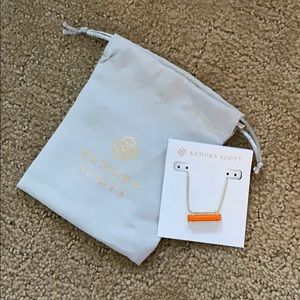 Kendra Scott necklace